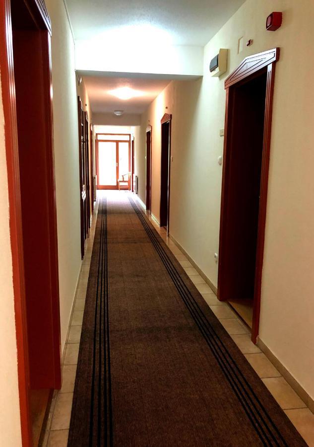 Hotel Imperial Gyogyszallo es Gyogyfurdo Kiskoros Exterior foto